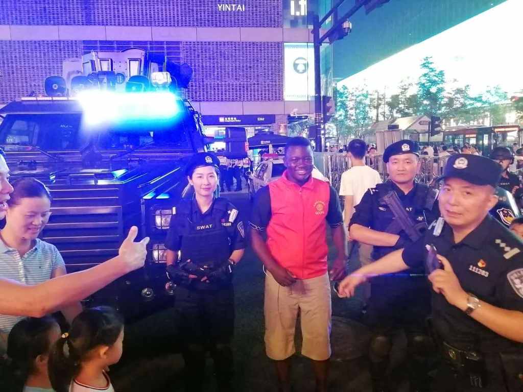 Ghana college student pose with Chinese police
