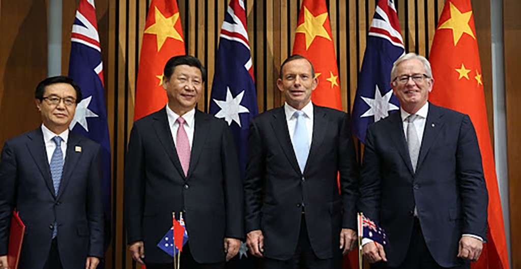 Chinese and Australian head of state standing in front of flags